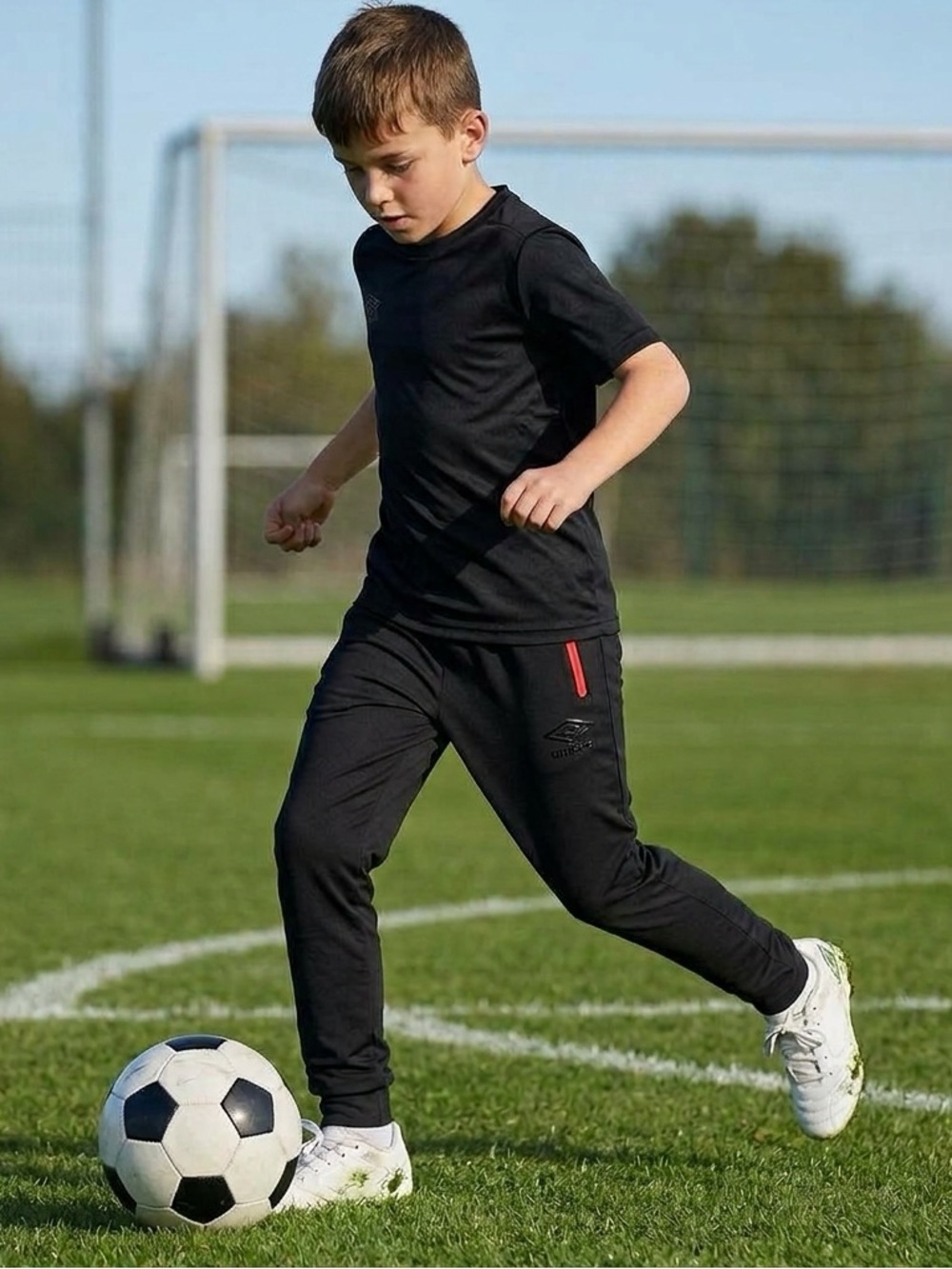 Umbro Boys Tapered Black Red Zipper Pockets Soccer Track Pants Size M